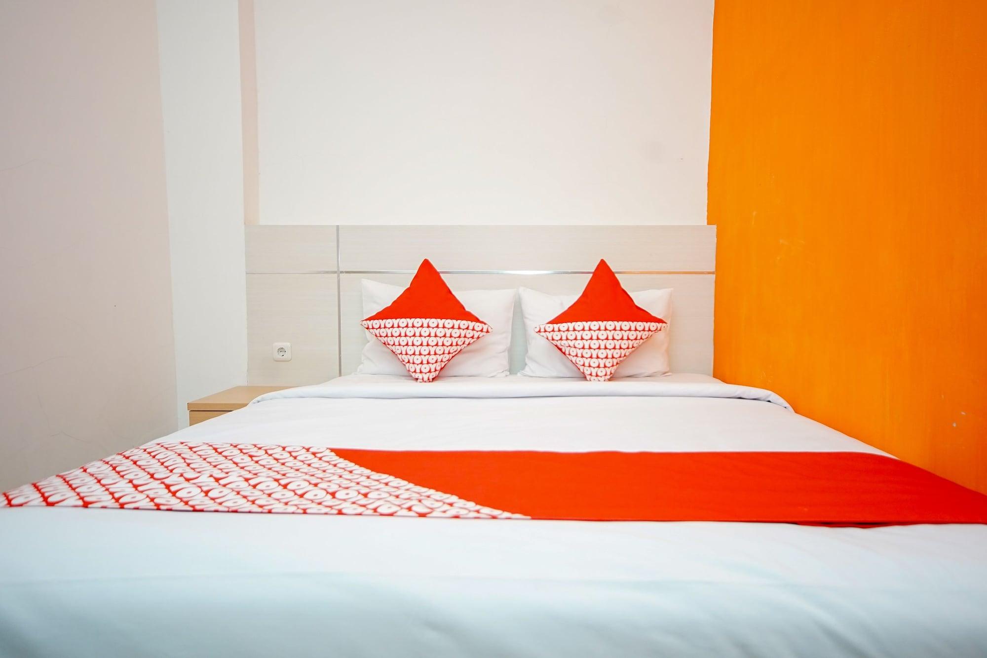 Oyo 344 Kr Hotel Palembang Exterior photo