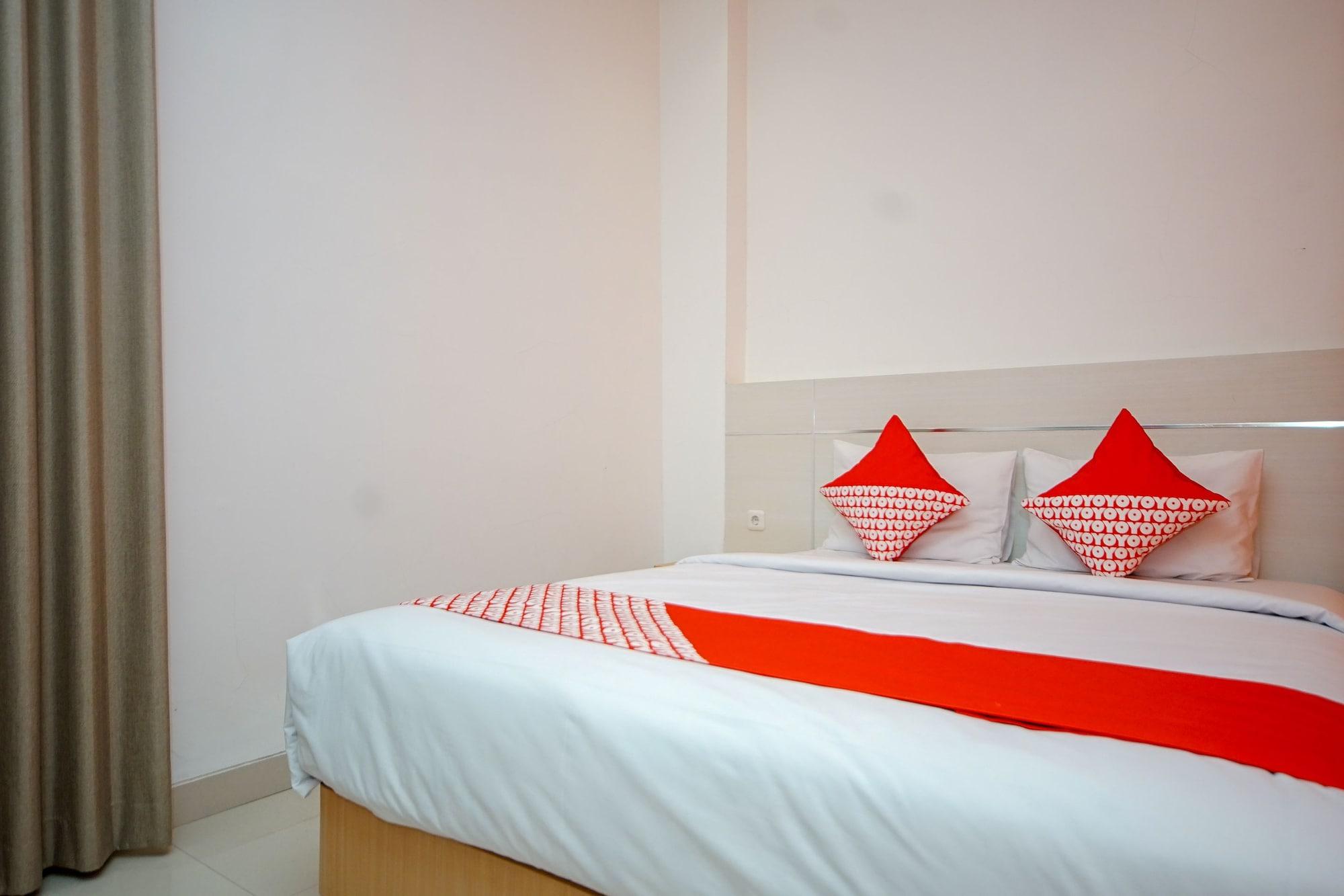 Oyo 344 Kr Hotel Palembang Exterior photo