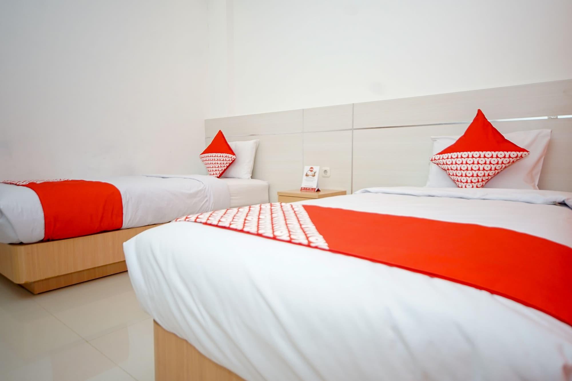 Oyo 344 Kr Hotel Palembang Exterior photo